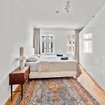 Stylish 120sqm In Berlin-mitte Apartment *